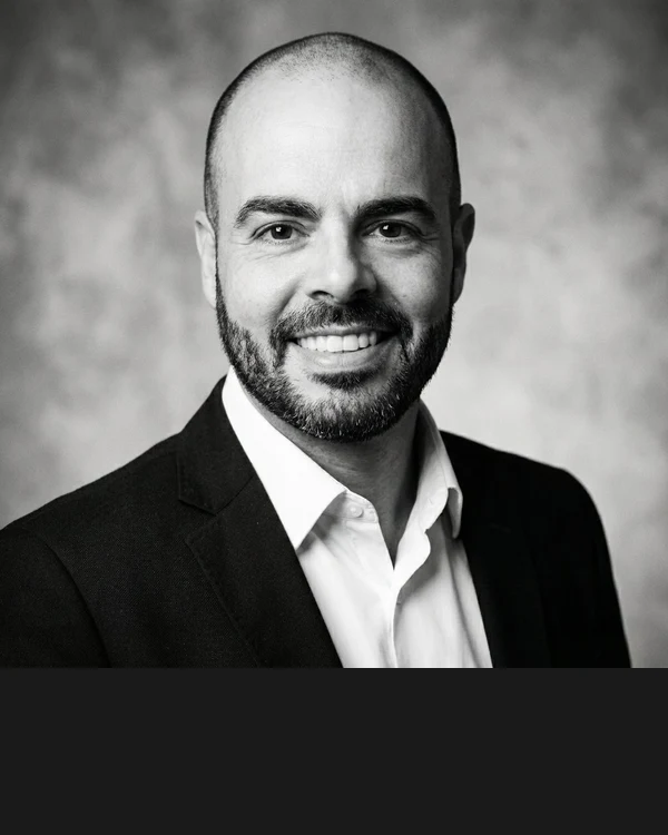 Jordi Moya Solà — Escritor de thriller psicológico